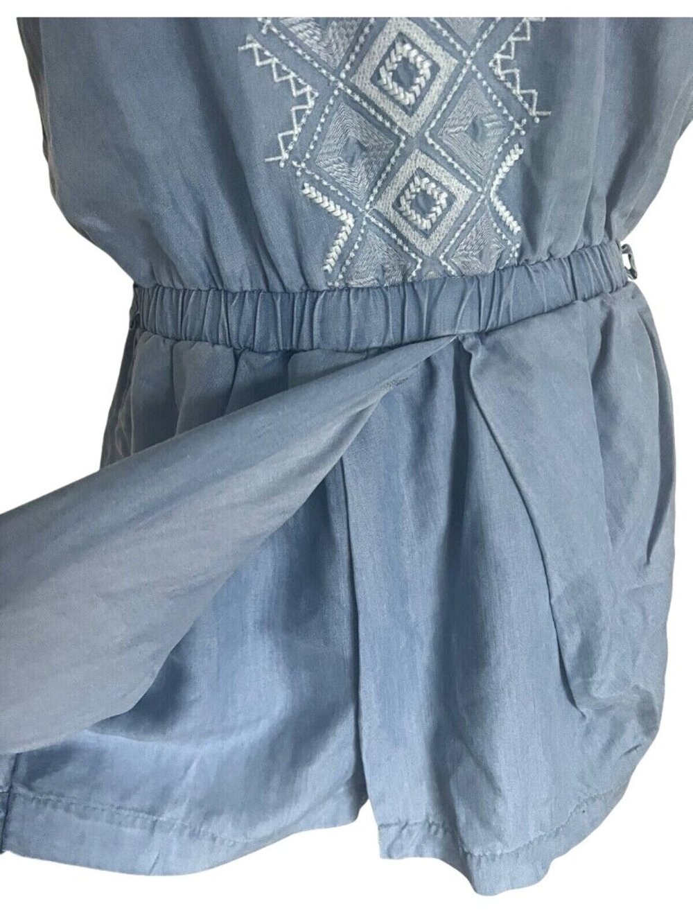Sugar + Lips Blue W/White Embroidery Romper Size L - Picture 3 of 9